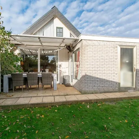 Vakantiehuis With Outdoor Lounging *