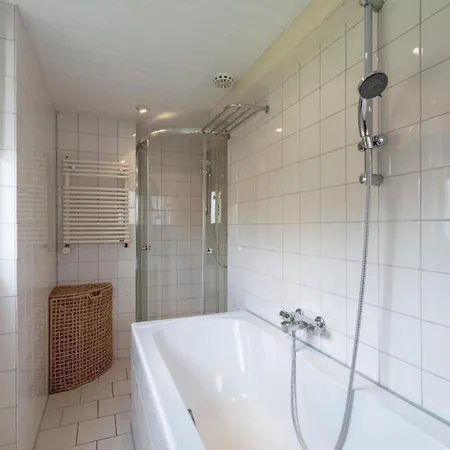 With Outdoor Lounging Vakantiehuis *