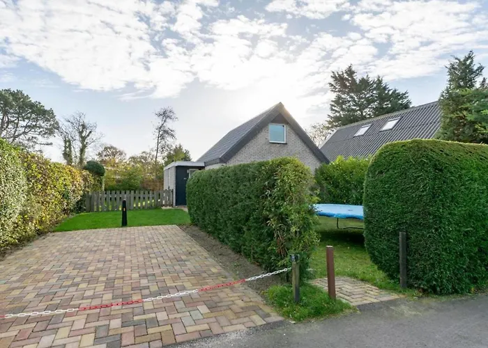 Feriehus With Outdoor Lounging Sint Maartensvlotbrug