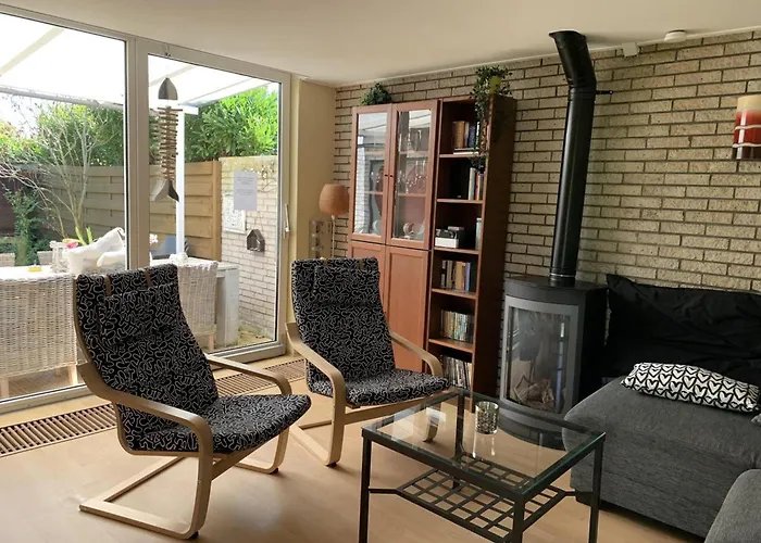 Feriehus With Outdoor Lounging