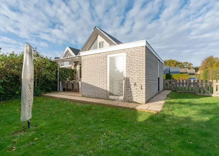 Feriehus With Outdoor Lounging